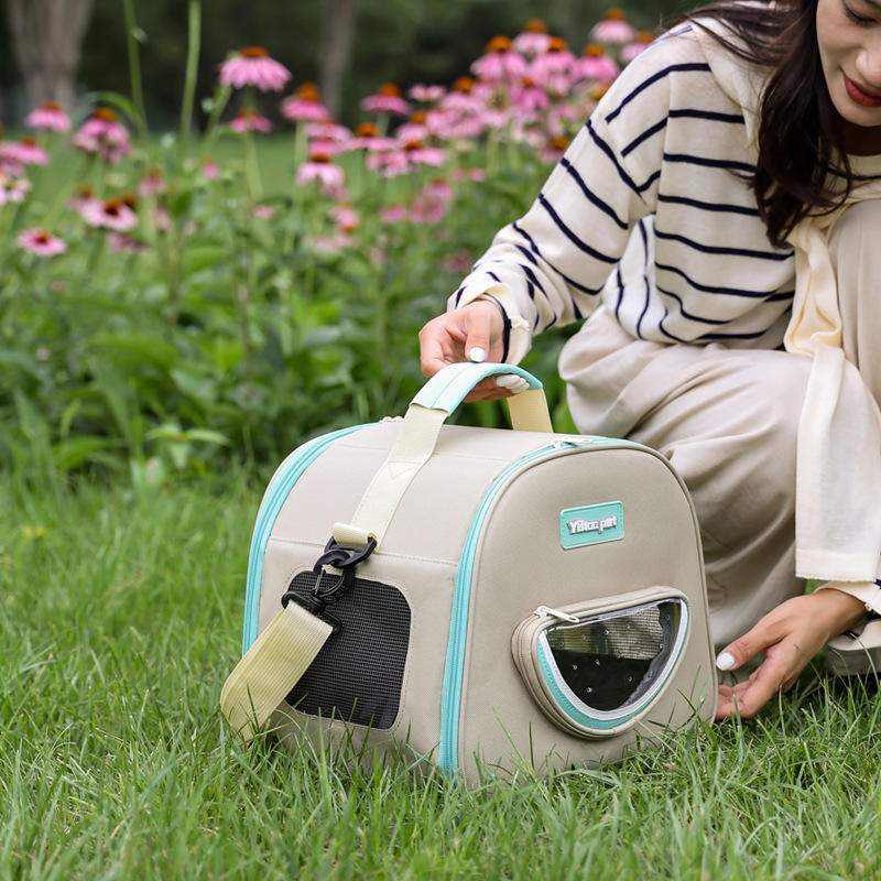 Large Capacity Breathable Parrot Carrier - Image 4