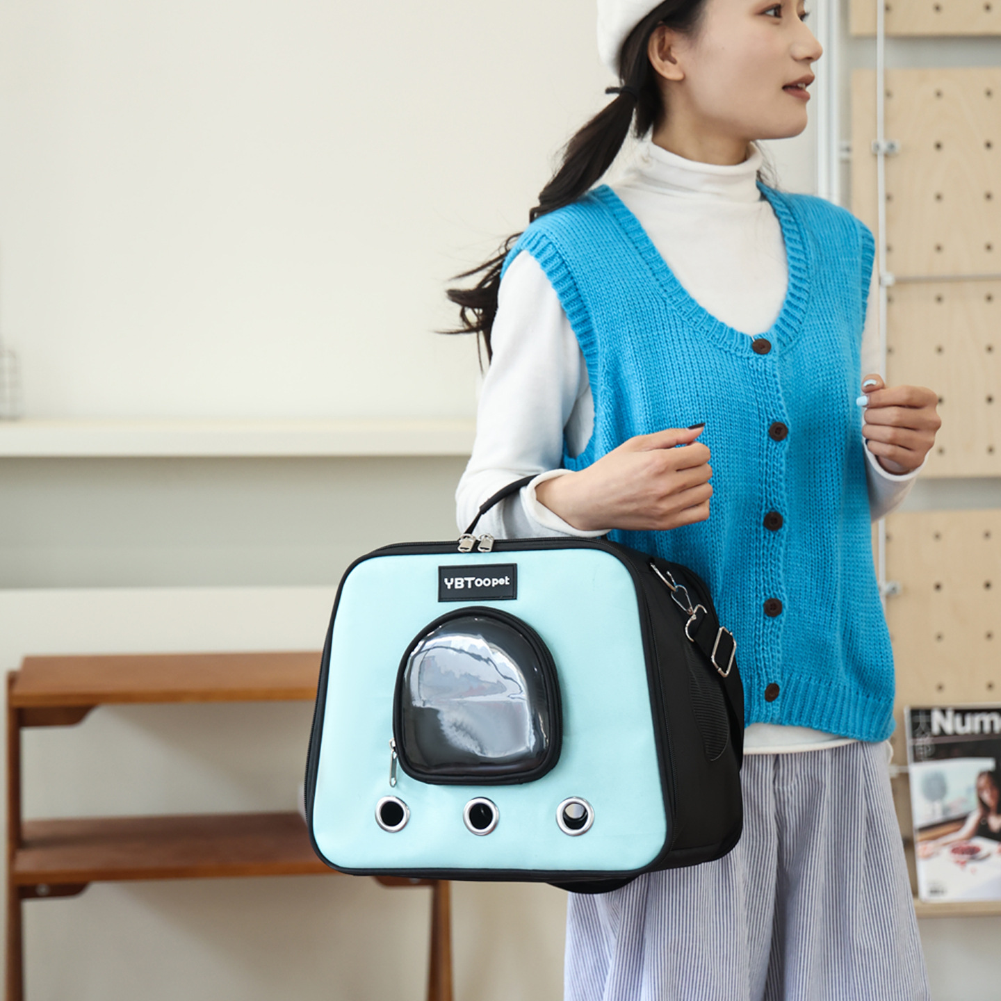Large Capacity Breathable Parrot Carrier S01 - Image 2